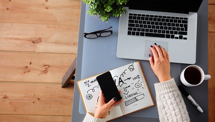 9. Oprašte své středoškolské znalosti. Kupte si knihu plnou testů všeobecného přehledu nebo konkrétně zaměřenou učebnici. Při lovení vědomostí z nejzazších koutů paměti si užijete spoustu zábavy.