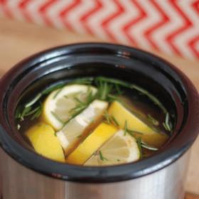 5. Potpourri z vanilky, citrónu a skořice. K těmto základním ingrediencím přidejte ještě pomeranč, hřebíček a muškátový oříšek.