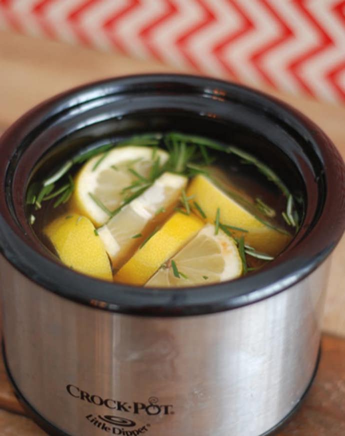 5. Potpourri z vanilky, citrónu a skořice. K těmto základním ingrediencím přidejte ještě pomeranč, hřebíček a muškátový oříšek.