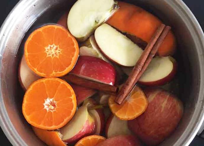 6. Podzimní potpourri. Smíchejte vanilku, skořici, pomeranč, jablko... a pak už jen čekejte na komplimenty.