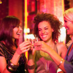 3. Hláskujte. Požádejte daného člověka, aby vám své jméno vyhláskoval. Samozřejmě jen pokud je jeho jméno unikátní nebo není jasné, jak se píše.