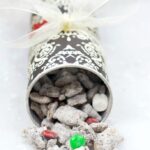 Kromě sušenek lze do dóz samozřejmě dávat i jiné pochutiny. Třeba perníčky.