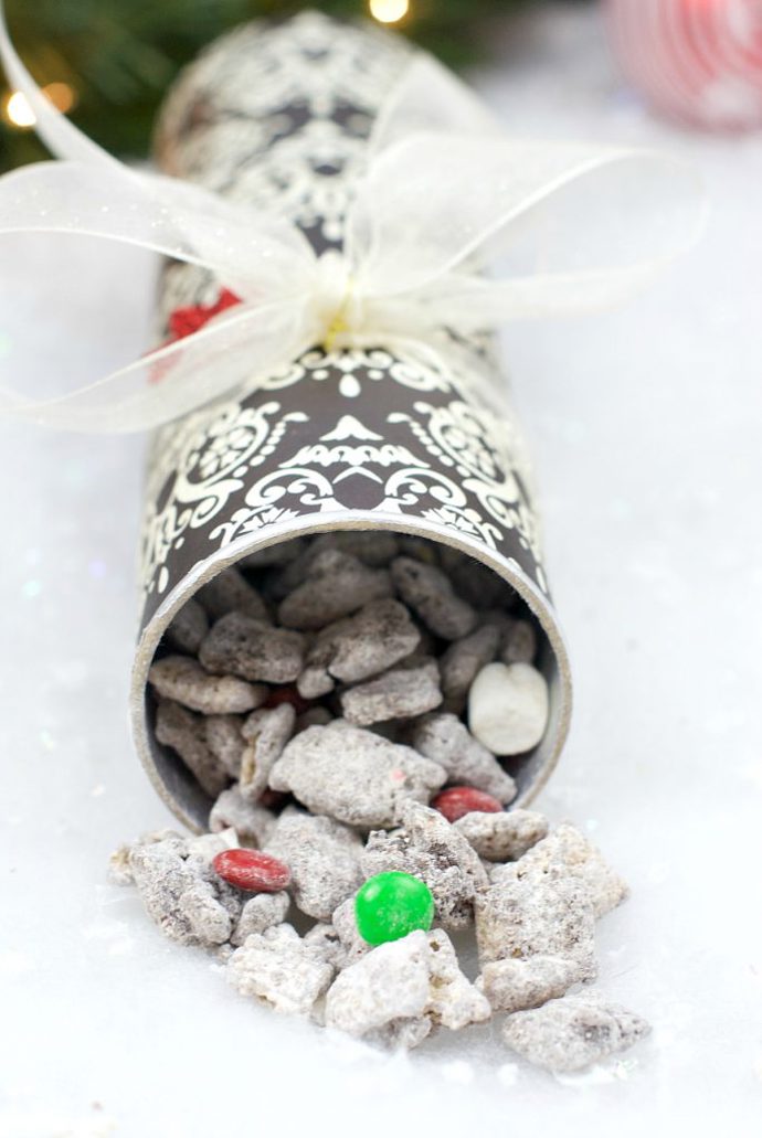 Kromě sušenek lze do dóz samozřejmě dávat i jiné pochutiny. Třeba perníčky.