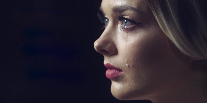 1. Prolévala za vás slzy. Když zjistila, že je těhotná. Když vás rodila. Když vás poprvé držela v náručí nebo jste byli nemocní. Plakala štěstím, ale i bolestí. A pláče dodnes. Mateřský pud je extrémně silný a pomyslná pupeční šňůra vás spojuje navždy.