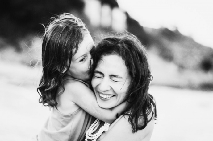 9. Vždycky jste u ní byli na prvním místě. Kolikrát usnula, aniž by se stihla převléct do pyžama, nebo vynechala jídlo, aby mohla být s vámi. Mnohdy ani nezbyl čas pro ni samotnou. Ničeho ale nelituje, udělala by to znovu.