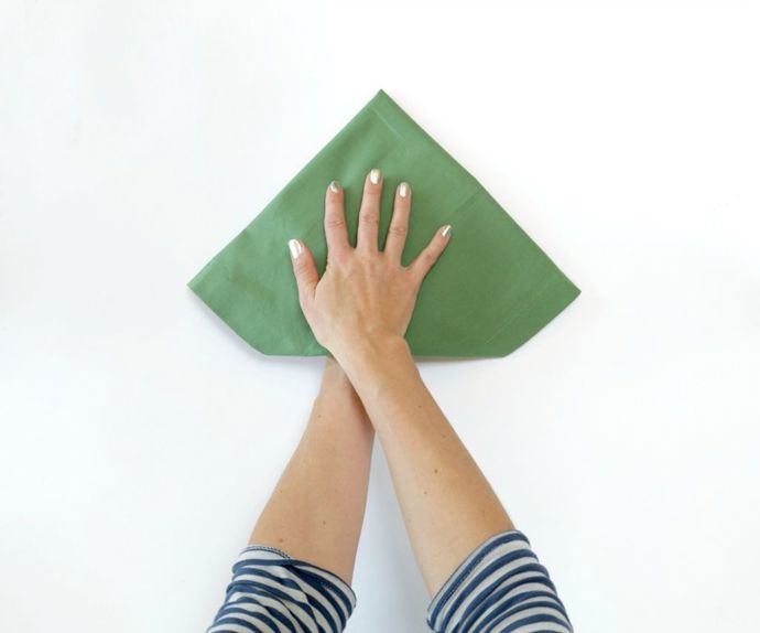 Návod: Jak složit ubrousek ke štědrovečerní tabuli