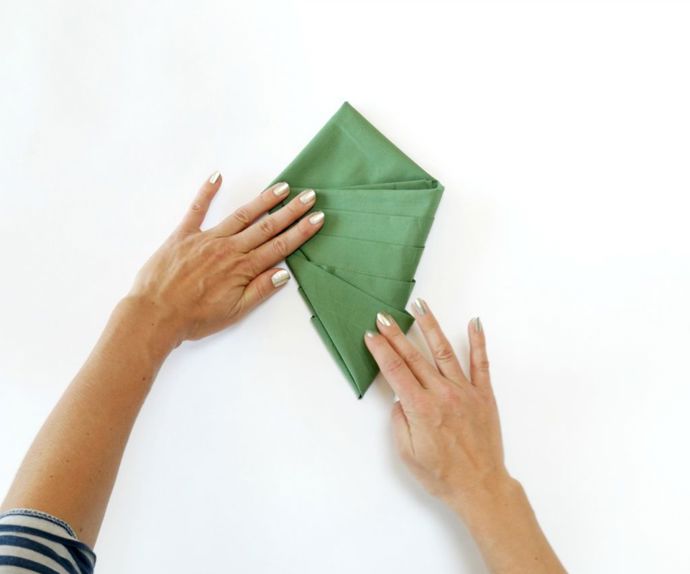 Návod: Jak složit ubrousek ke štědrovečerní tabuli