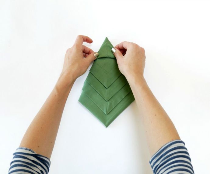 Návod: Jak složit ubrousek ke štědrovečerní tabuli