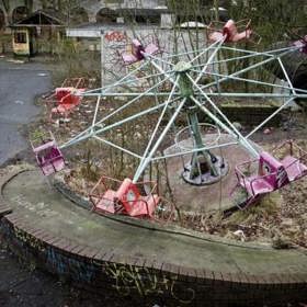 2. Dadipark (Belgie). Dadipark byl uzavřen v roce 2002 krátce poté, co zde jeden chlapec utrpěl vážné zranění.