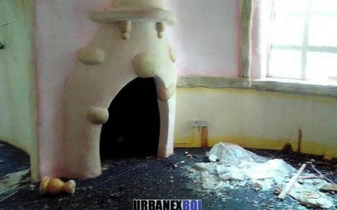 10. Dunblobbin v zábavním parku Crinkley Bottom (Velká Británie). Bývalé sídlo oblíbené televizní postavičky Mr. Blobbyho.