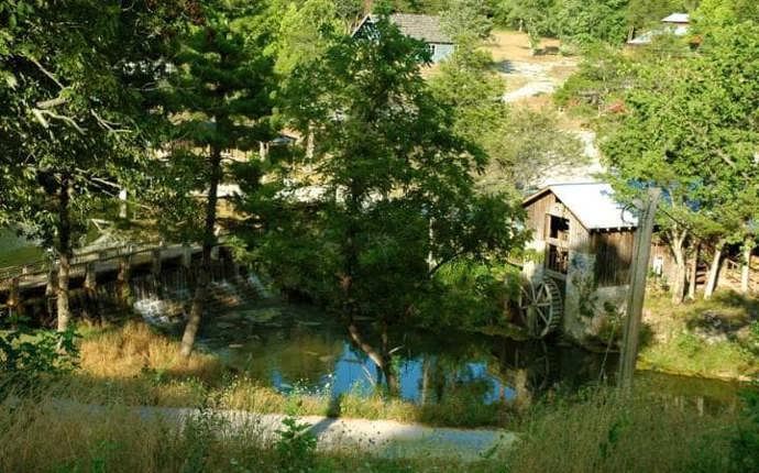 11. Dogpatch (Arkansas, Spojené státy americké). Tento park byl v roce 2002 nabídnut k prodeji na aukčním serveru eBay, ale nikdo na něj nepřihodil.