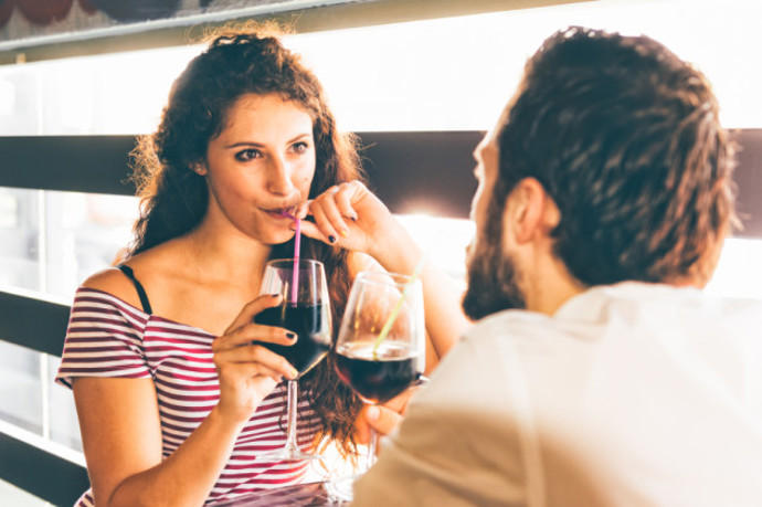 Vezměte na milost spolehlivé seznamovací aplikace a vyjděte si. Může to stát za starou bačkoru. Nebo budete mít parťáka pro štědrovečerní punč. Co můžete ztratit?