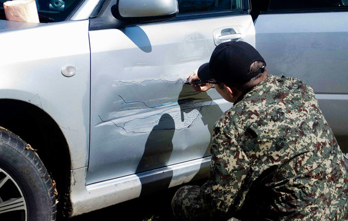 ...nebo si pořídit permanentní popisovač a zakamuflovat ji kresbou.