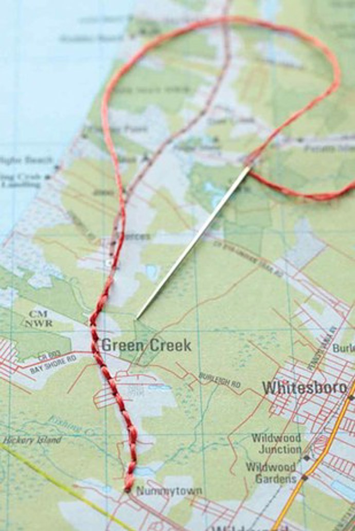 4. Naplánujte pro své blízké pěkný výlet a vyšijte ho do mapy. Pro lepší efekt ji dejte do rámečku.