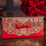 4. Nepodceňte obálky. Nebudete vypadat jako Ježíšek-outsider, který nemohl vymyslet, co komu darovat. Podle výzkumu si lidé cení obálek s penězi mnohdy víc než fyzických darů. Příští Vánoce tak máte vyřešené za pět minut. A to se po všech stránkách vyplatí.