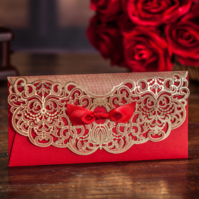 4. Nepodceňte obálky. Nebudete vypadat jako Ježíšek-outsider, který nemohl vymyslet, co komu darovat. Podle výzkumu si lidé cení obálek s penězi mnohdy víc než fyzických darů. Příští Vánoce tak máte vyřešené za pět minut. A to se po všech stránkách vyplatí.