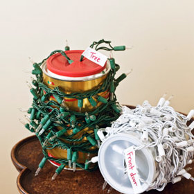 4. Kratší světelné řetězy lze namotat také kolem kávových dóz.