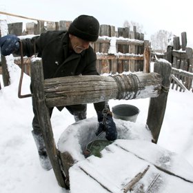 Baburin je bývalý námořník, který dřív pracoval ve vojenském závodu v Krasnojarsku.