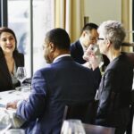 Tento nepříjemný stav může samotářům navodit například účast na firemní večeři.