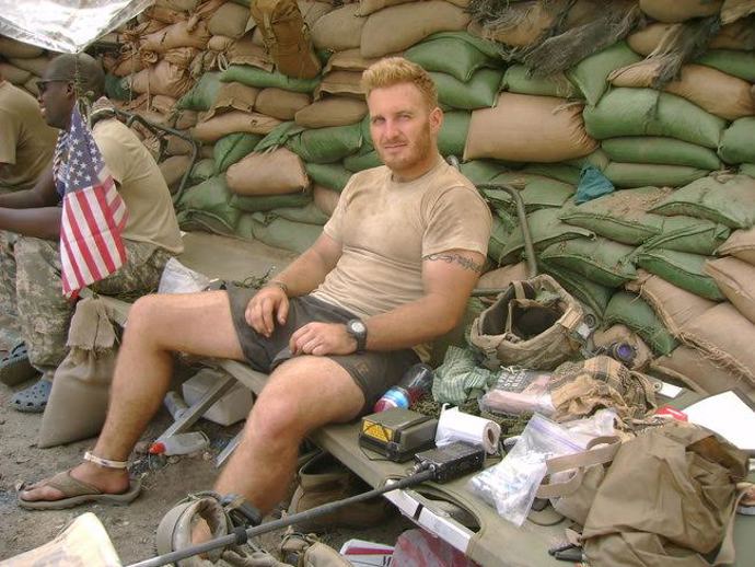 Uvidíte osobní zápasy, zmatky, radosti a strasti války. Události, které tito muži zažijí v Afghánistánu, je navždy poznamenají. Po šesti letech vzpomínají na rok strávený v Korungalu.