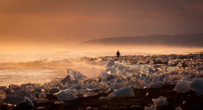 2. Jokulsarlon Glacier Lagoon (Island).