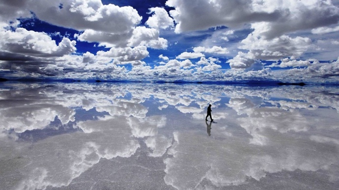 8. Salar de Uyuni (Bolívie).