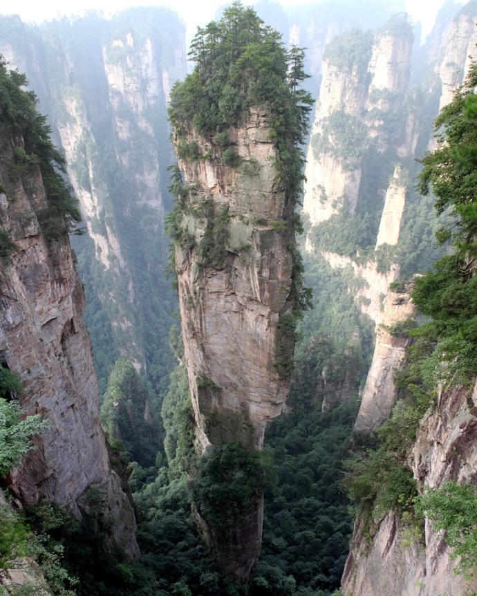 19. Tianzi Mountain (Čína).