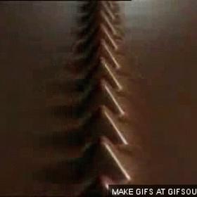 3. Jíte ji špatně. Předloni na internet prosáklo video, které ukazuje, že celý svět konzumoval oblíbenou pochoutku špatně. Také odlamujete trojúhelníčky směrem od tyčinky? Tak to zkuste opačně. Odlomený trojúhelník bude dokonalý.