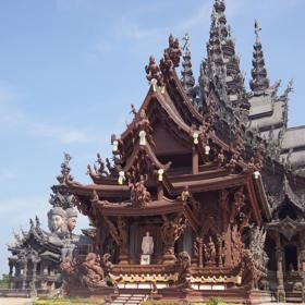 Celé město zažívá neobyčejný stavební boom. Každým rokem se otevírají další nové a nové turistické atrakce – zábavní parky, ZOO nebo třeba akvária.