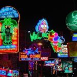 attaya už dávno není tím ušmudlaným letoviskem, kterému je lepší se vyhnout. Ostatně statistická čísla hovoří jasně. Z šestnácti milionů turistů, kteří ročně do Thajska vyrazí, jich do Pattayi zavítá celých pět milionů.