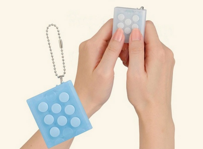 9. Klíčenky s „nekonečnými“ bublinkovými fóliemi pro redukci stresu.