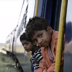 2. Milionář z chatrče (provede vás indickými městy Ágra a Bombaj).