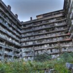 3. Ostrov Hašima (Japonsko). Opuštěný ostrov plný chátrajících betonových budov. A bohužel také symbol nucených prací během druhé světové války.