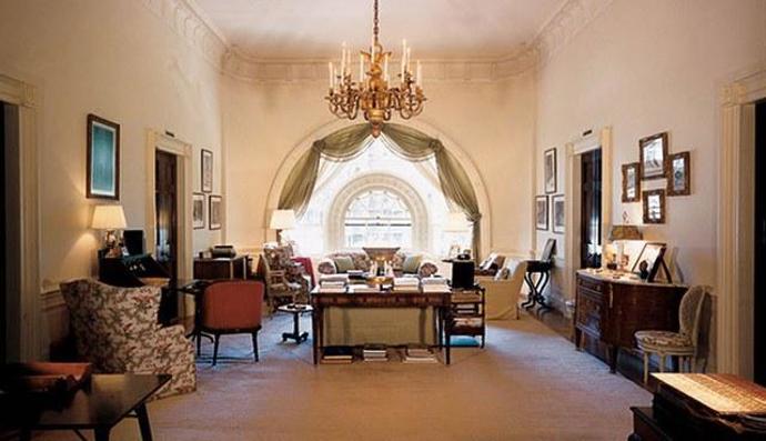 3. Nový prezident by měl do Bílého domu dorazit 6 hodin poté, co z něj ten starý odjede. Stěhování tedy musí probíhat velmi rychle.