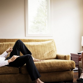 4. Žárlí, když se vám daří. S nadšením na něj vychrlíte, že vás povýšili. Jeho reakce? Začne vyjmenovávat negativa, která s sebou tato událost může nést. Váš případ? Vezměte urychleně do zaječích – to není pan Božský. Nýbrž pan Sebestředný.