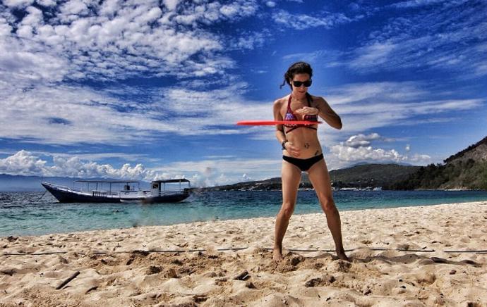 4. Studujte zeměpis. Ne proto, abyste se mohli chvástat v hospodě. Ale abyste ušetřili. „Chcete se podívat do Japonska, ale žijete v Michiganu a máte přesně jen jeden týden. To je příšerný nápad,“ konstatovala nekompromisně dobrodružka.