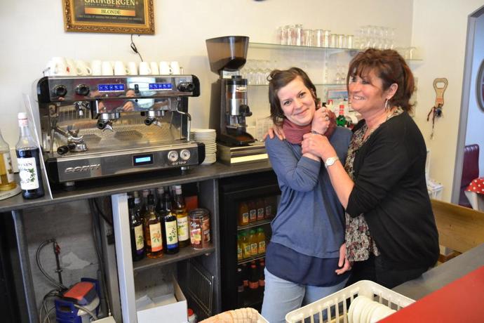 „Najednou jsme začali kmitat. Přijížděli reportéři a pak mi zavolal můj syn z Paříže, kde žije. Málem umřel smíchy. Volali mi štamgasti a přátelé a ptali se mě, proč jsem jim neřekla, že jsme vyhráli michelinskou hvězdu,“ řekla Jacquet deníku The Telegraph.