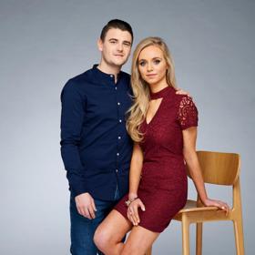 Richard Bishop se ale nevzdal. Rozhodl se milovanou ženu získat zpět. Nepolevil. Teď své vytrvalosti může děkovat.