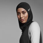 Sportovní hidžáb by ke své majitelce měl přilnout tak, že o něm nebude vědět. Alespoň to naznačuje jeho provedení.