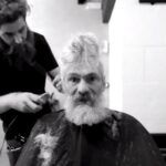 Jednoho však dostal nabídku od kadeřnického salónu La Salvajería na ostříhání a proměnu zevnějšku. Místní zaměstnanci ho dobře znali, neboť nedaleko hlídal parkoviště.