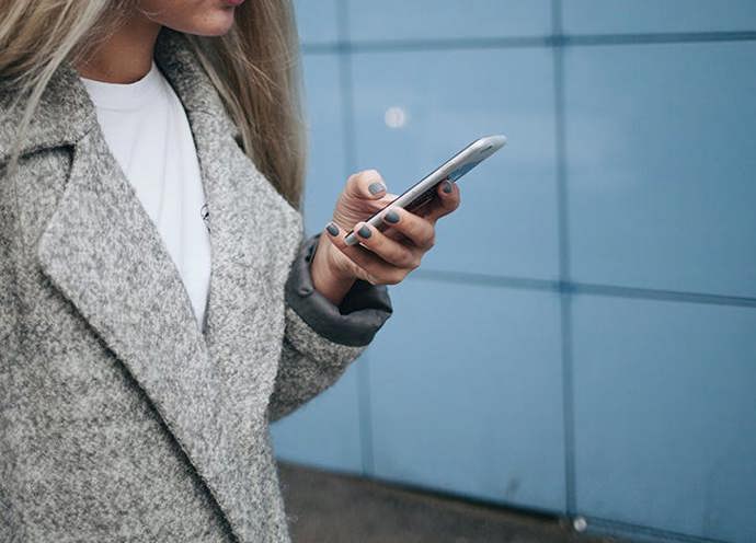 3. … protože e-maily a jiné internetové účty za vás nikdo nezmění. Nejjednodušší cestou je vytvořit e-mail nový a na starém účtu nastavit přeposílání pošty. Změnu příjmení budou potřebovat vysvětlit i klienti, a tak se připravte na to, že jedno odpoledne obětujete psaní mailů. Sprintujete-li s dobou, nevyhnete se ani změně jména na všech sociálních sítí.