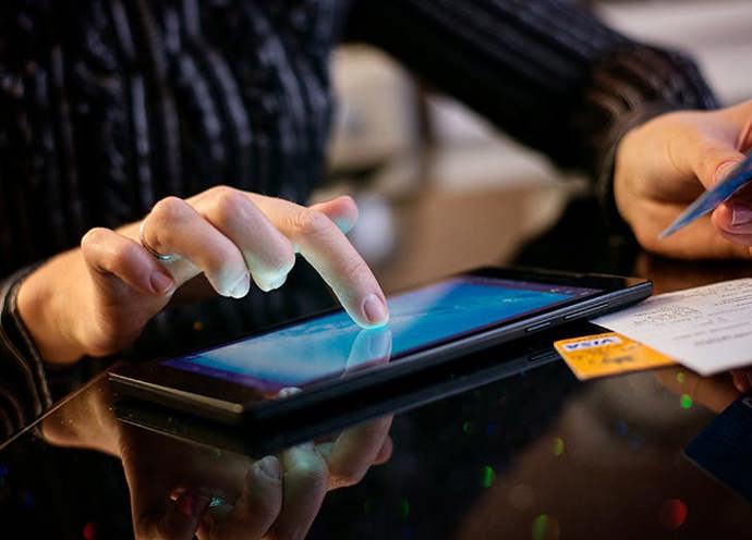 4. Na internetu můžete budovat úplně novou identitu. Protože pod novým jménem vás nikdo nenajde. Horší je to v případě, pokud máte za sebou úspěchy. Ani s nimi si vás lidé už nespojí.