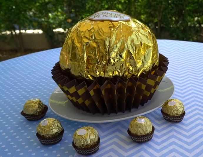 Dle libosti ho můžeme zabalit do tenoučkého zlatého papíru, který jsme předtím pomačkali – lépe tak přilne.