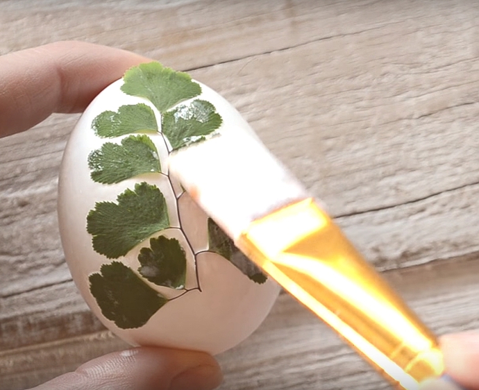 Překryjeme je další vrstvou lepidla...