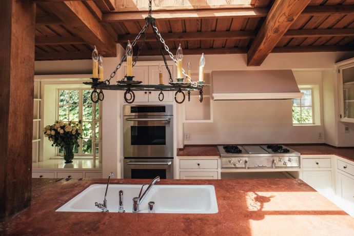 Pohled na kuchyňskou linku.