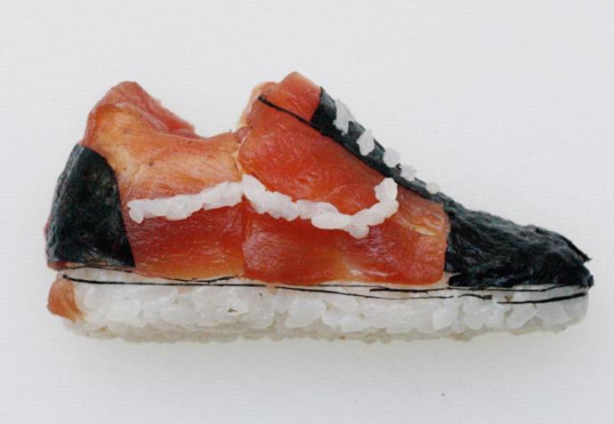 Zdolat maraton v těchto teniskách? To by šlo! Tento Číňan připravuje netradiční sushi