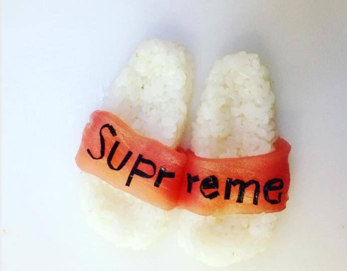 Zdolat maraton v těchto teniskách? To by šlo! Tento Číňan připravuje netradiční sushi