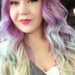 Kolik barev na vlasech máš, tolikrát jsi trendy. Duhová koruna krásy připomíná díla slavných malířů i panenku Barbie