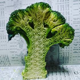 Tancuje nožem po slupce a zanechává dechberoucí umění