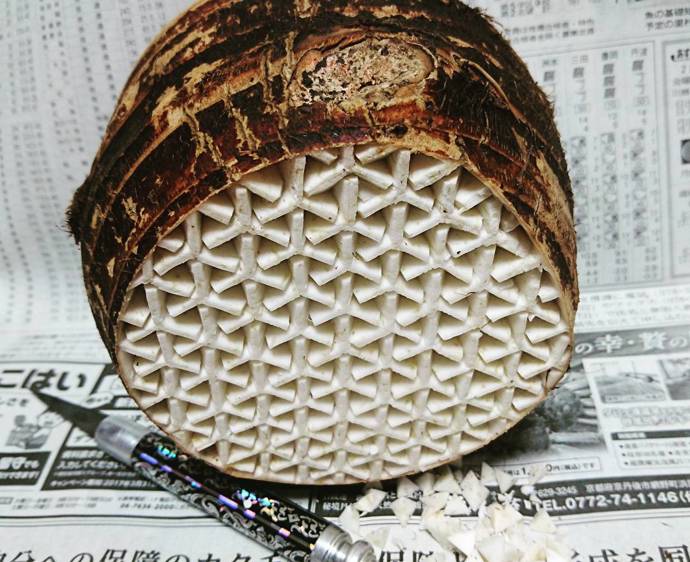 Tancuje nožem po slupce a zanechává dechberoucí umění